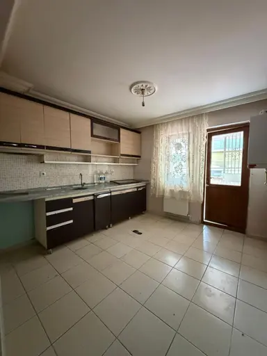 Kiralık*kuşcağız*atapark*arasında*geniş Daire*isteyene*asansörlü* Kiralık*kuşcağız*atapark*arasında*geniş Daire*isteyene*asansörlü*