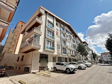 3+1 Yüksek Giriş Ön Cephe Yeni Yapı Balkonlu Yatırıma Uygun