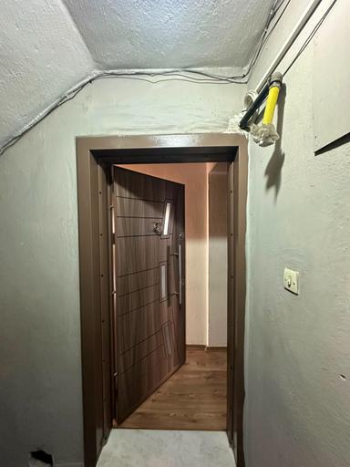 Nakliyeciler Okulu Mevkii Cadde Üstünde Arakat Doğalgaz Hazır Satılık Daire