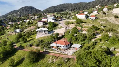 Antalya Söğüt Cuması Yaylasında Müstakil Ev (yapı Kayıt Belgeli)