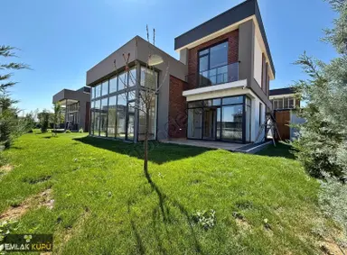 Bağlıca Mah'de Satılık 4+1 Ultra Lüks Yapıda Site İçinde Villa