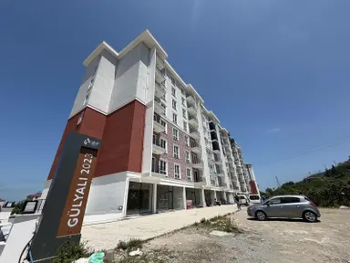 Cumhuriyet Mahallesi Üni Ve Şehir Hast. Yakın 1+1 Satılık Daire