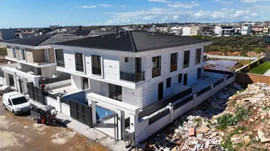 Didim Efeler'de Havuzlu Otoparklı Satılık Ciddi Pazarlık Lüks Villa Didim Efeler'de Havuzlu Otoparklı Satılık Ciddi Pazarlık Lüks Villa
