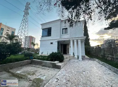 50.yıl Mahallesinde Emsalsiz Havuzlu Villa 50.yıl Mahallesinde Emsalsiz Havuzlu Villa