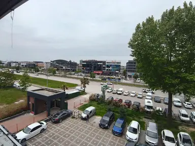 Gençbayraktar'dan İzmir Yoluna Cephe Kiralık Ofis