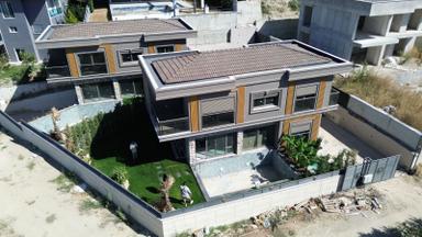 Yaylaköy'de Deniz Manzaralı Özel Havuzlu Sıfır Villa