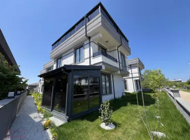 Karasu'da Denize Yakın Havuzlu 3+1/4+1 Lüks Villa Seçenekleri.