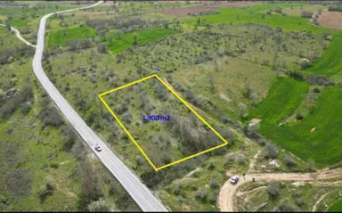 Kırklareli Merkez Üsküp'te Satılık 1900 M² Yatırımlık Tarla!
