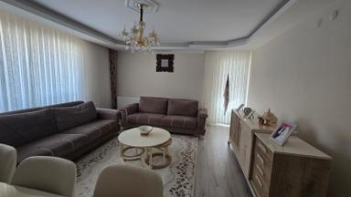 Gülveren Mah 3+1 Kat 1 Asansörlü İskanlı Merkezi Konum Da
