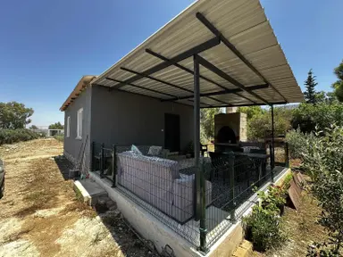 Çakırlarda Yol Kenarı Eşyalı 1+1 Bahçeli Ev