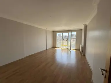 Ataşehir Küçükbakkalköy Mah.platin Sitesi(boş)2+1.90m2.