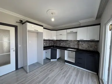 **eryıldız Gayrimenkul'den**çarşı İçinde Kapalı Pazar Ve Okullar Yanı Kiralık 2+1 Daire