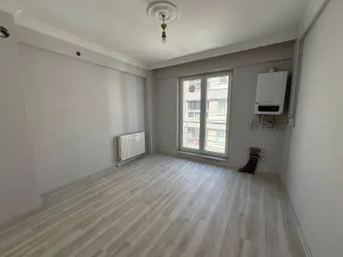 Oscar'dan Kumlubel'de Tramvay Yakını Ara Kat Geniş 1+1