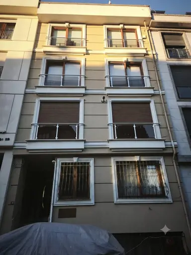 Sultantepe'de Nezih Lokasyonda Satılık 3+1 Daire