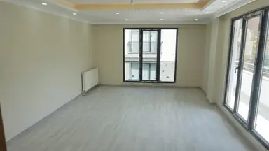 Meral R1754 Yeni 5 Yaş Kapalı Otopark Asansörlü Bina 2+1 Ara Kat