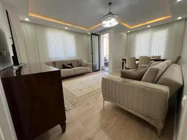 Yenibosna Zafer Mahallesinde Satılık 3+1 Daire Ara Kat Tek Daire Üzerine 3 Cepheli
