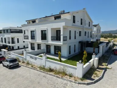 Menderes Barbaros Mahallesinde Satılık Müstakil Bahçeli Villa