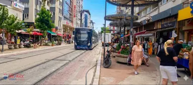 Şarampolde Tramvaya Sıfır Dükkan