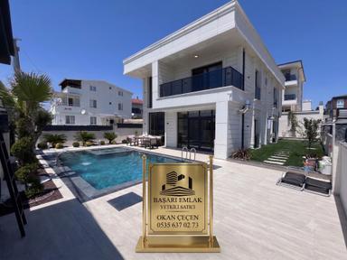 Yeniçiftlikte Ayrıcaklı Yaşam Sunan 350 M2 Arsa Paylı Havuzlu Müstakil Villa Yeniçiftlikte Ayrıcaklı Yaşam Sunan 350 M2 Arsa Paylı Havuzlu Müstakil Villa
