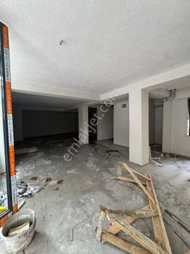 CADDE ÜZERİ YÜKSEK KİRA GETİRİLİ SIFIR BİNA'DA SATILIK DÜKKAN