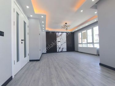 Üçyol Metro Çıkışı Doğalgazlı Full Tadilatlı Cadde'ye 30m Mesafe