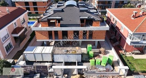 Florya'da Satılık Yeni Ve Modern Daire İçi Asansörlü 3 Katlı 5+1