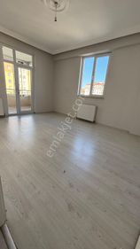 İkizler Benzinliği Karşısı 3 + 1 Ara Kat Kiralık