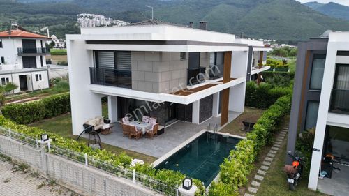 Kuşadası Güzelçamlı’da Özel Havuzlu Lüks Günlük Kiralık Villa (plaja 1 Km)