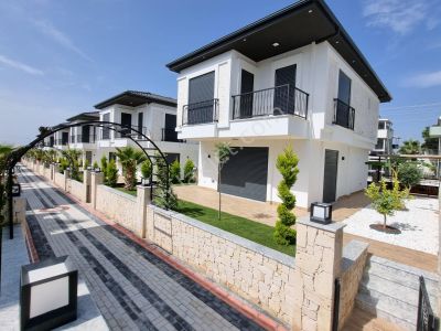 Didim Efelerde Satılık Kompleks İçi Havuzlu-otoparklı Lüx 3+1 Villa