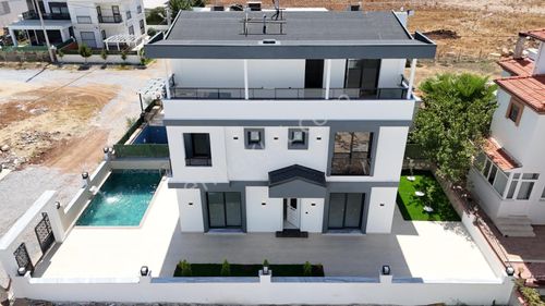 Didim Efeler Mahallesi Satılık 4+1 Havuz Otopark Teraslı Villa