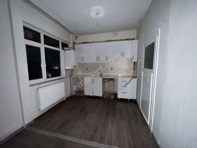 600 Evlerde Daire İçi Yenilenmiş 2+1 Üç Katlı Binanın 3. Katı