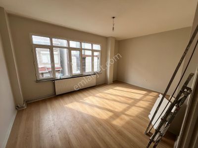 Naz Emlaktan Üsküdar Merkeze Yakın 3+1 Kiralık Daire