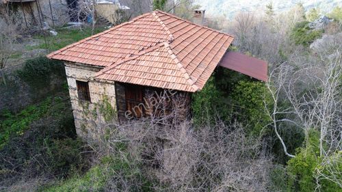 Emlakparktan Türktaş Yaylasında Satılık Kargır Ev Ve 1364m2 Tarla