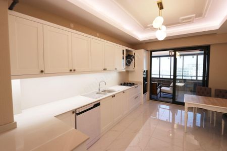 Göktürk'te Stadyum Yakını Çamaşır Odalı Geniş Balkonlu 3+1 Daire