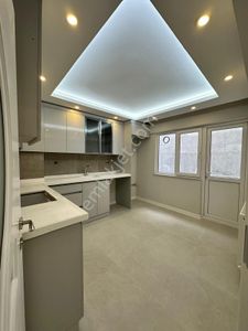 Teyfikiye Mahallesi 🏡 ✅3+1 120 M2 5 Katlının 2 Katı ❇️ Kombi Dogalgazlı ❇️ Kapalı Mutfak