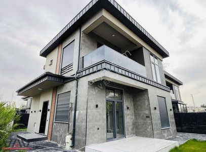 Meram Lalebahçe Mahallesi'nde Ultra Lüks Oturuma Hazır Villa!