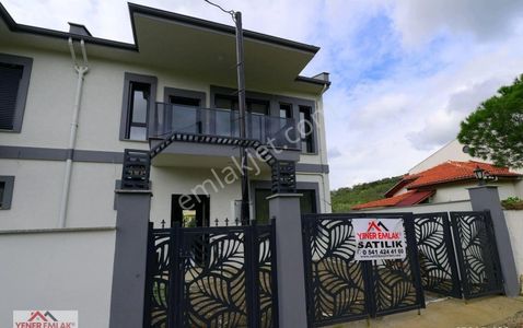 Hasanboğuldu Yolu Üzeri, Bahçeli, Yerden Isıtmalı, Garajlı, Sıfır 3+1 Villa