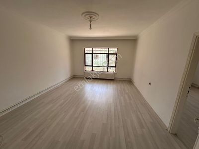 Kiralık Daire Cadde Üzerin De Hastaneler Toplu Taşıma Okullar Marketler Yanında