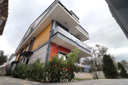 Irmaksudan Zeytinli De Doğanın İçinde Dağ Manzaralı 4+1 Villa