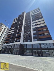 Erkilet Yol Üzeri Süperlüx Daire 185 M2