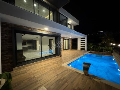 Full Manzara-özel Havuz/otopark-450 M2 Bahçe Yeni-ultra Lüx-tamamı Müstakil-akıllı Villa