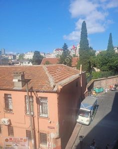 İstanbul Kurtulus Eskişehir Mahellesinde 2+1 Satilik Daire