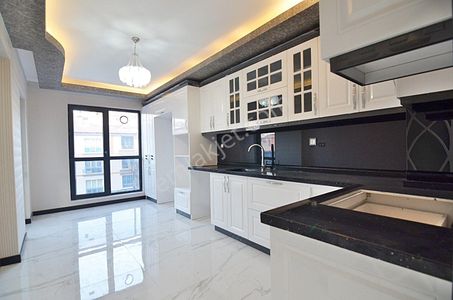 Şehit Kubilay Karakeçili Cadde Üzerinde Ultralüks Yapılı 4+1site