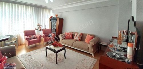 Tabakhane Mahallesinde İki Ayrı Girişli Satılık 400 M2 Dublex Daire