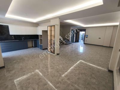 Ertay Gayrimenkulden Şehirgösterende 5+2 Satılık Villa