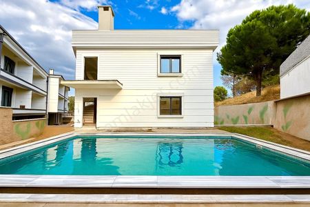 ▶ ▶akçay Körfez'den Bahçeli, Havuzlu,manzaralı 2+1 Sıfır Satılık Dubleks Daire