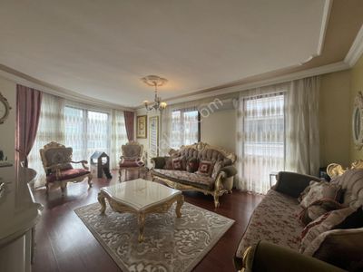 Cennetayağı'nda Geniş Yaşam Alanı Arayanlara Satılık 3+1 Daire