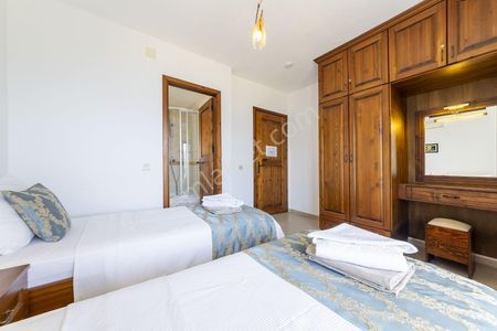 Kaş Kalkan'da Denize 100 Metre Havuzlu Ve Full Eşyalı 4+1 Villa