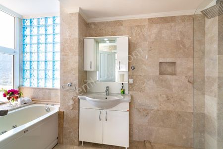 Kalkan'da Kısa Dönem Kiralamaya Uygun, Deniz Manzaralı Villa