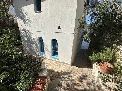 Kalkan’da Kalamar Koyu Manzaralı Ve Özel Havuzlu Eşyalı Villa